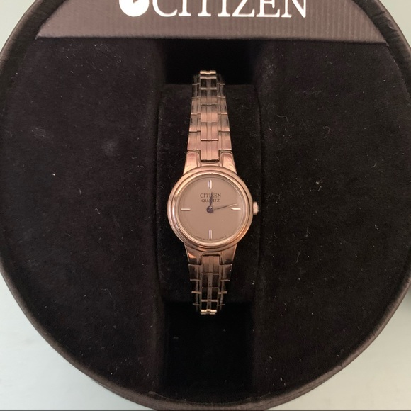 Vintage Silver Citizen Watch - Picture 6 of 11